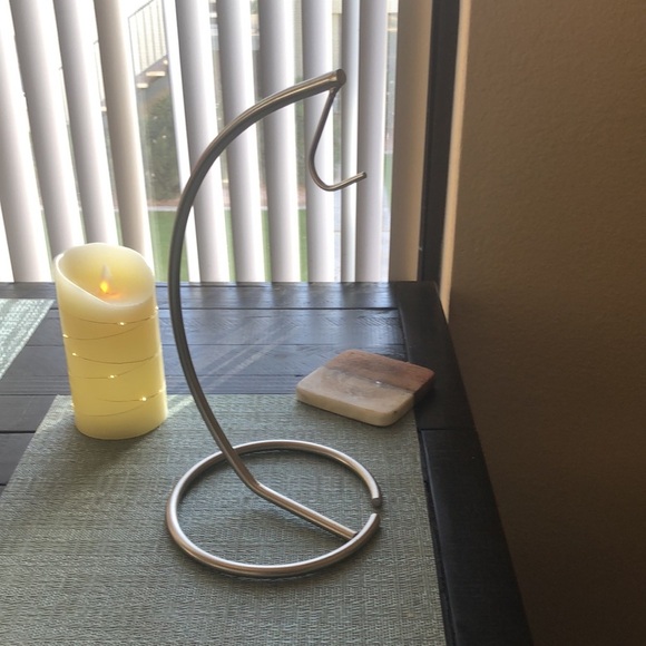 Sassy Silver Metallic Banana Rack - Picture 7 of 12